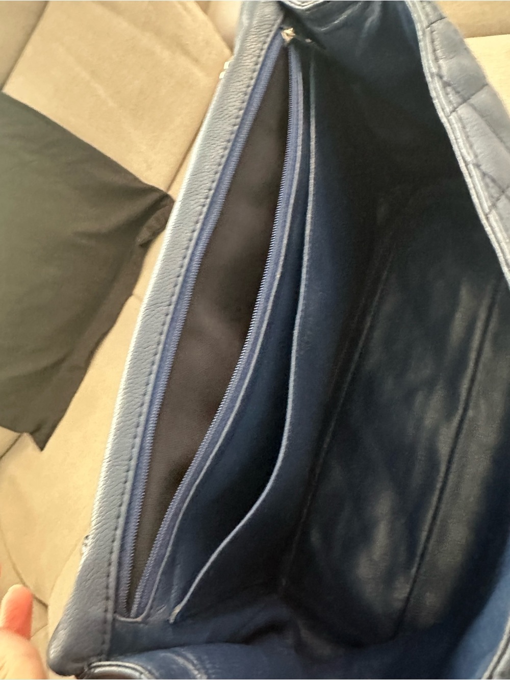 CHANEL Blue soft caviar skin maxi jumbo 34 - single flap - Picture 6 of 15